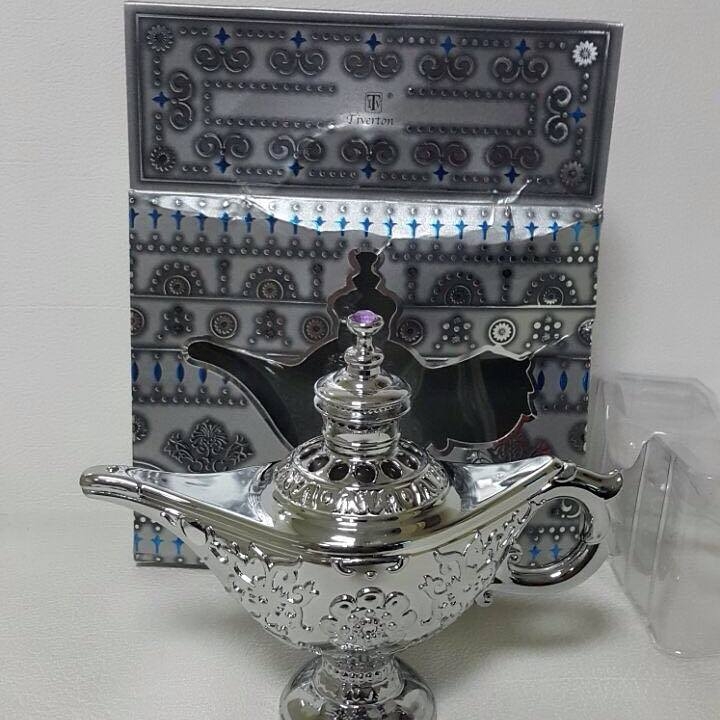 عطور باشكال غريبة