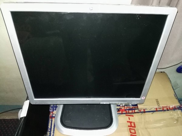 شاشة ليد مستعمل HP Compaq LA1951G L1950 L1950G 19&quot; LCD 