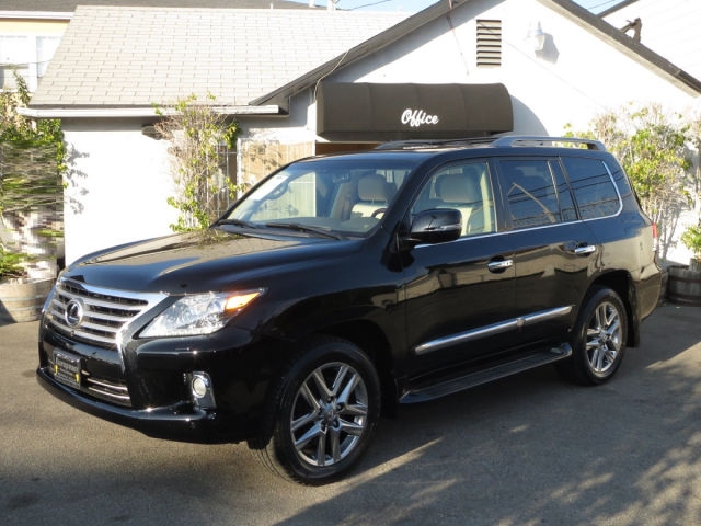 Selling 2013 LEXUS LX 570 Full Options